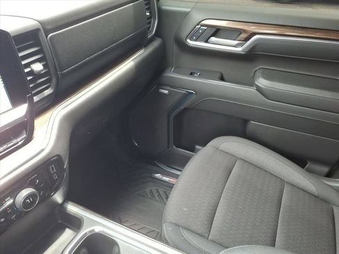 Used 2025 Chevrolet Silverado 1500 LT Trail Boss w/ Convenience Package II AWD/4WD image 32