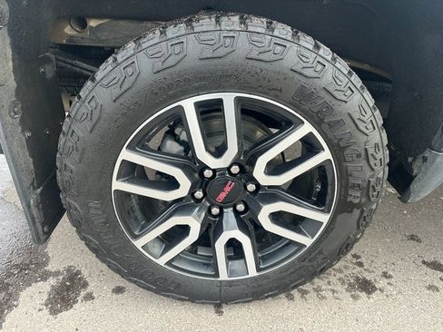 Used 2024 GMC Sierra 1500 AT4 w/ Technology Package image 10