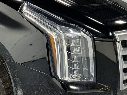 Used 2018 Cadillac Escalade Luxury image 30