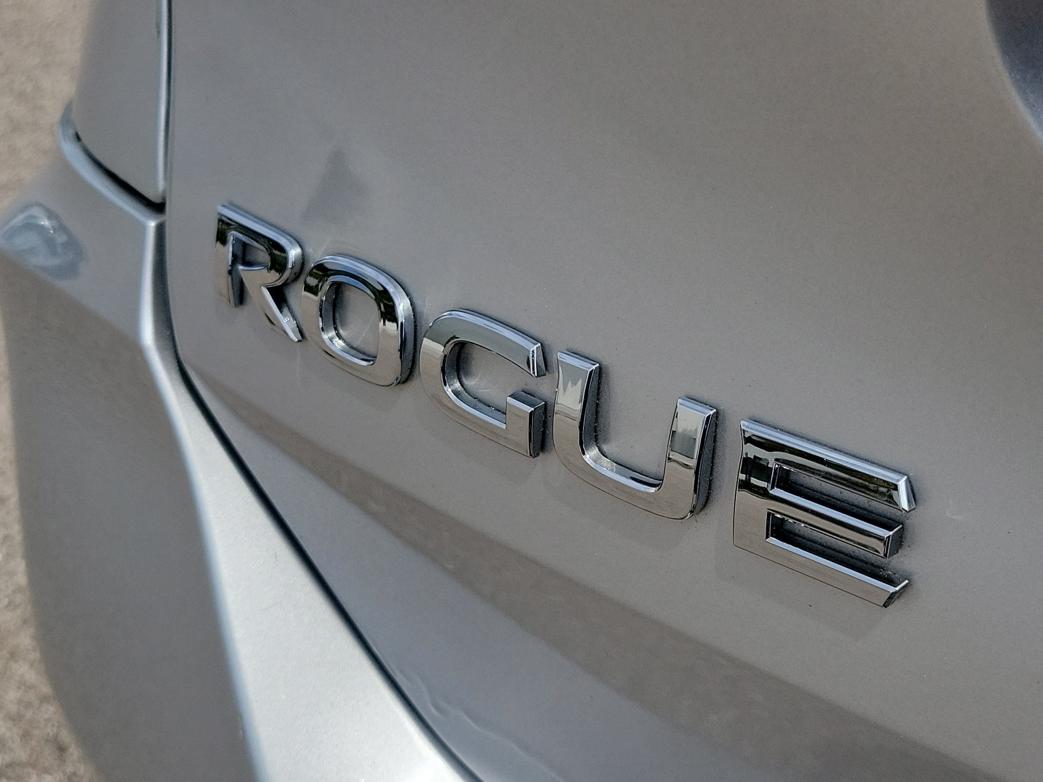 Used 2018 Nissan Rogue SV AWD/4WD image 8