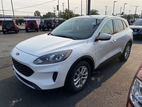 Used 2020 Ford Escape SE FWD image 5