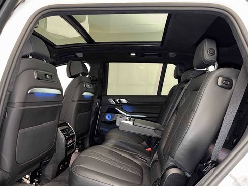 Used 2025 BMW X7 M60i w/ Climate Comfort Package image 21
