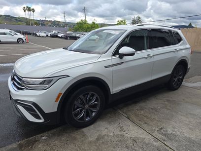 Used 2024 Volkswagen Tiguan SE
