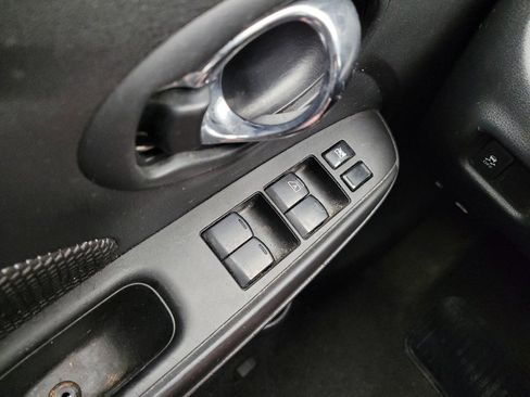 Used 2018 Nissan Versa SV FWD image 27