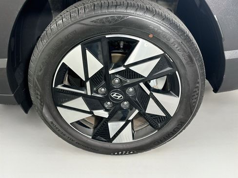 Used 2025 Hyundai Kona SEL FWD image 11