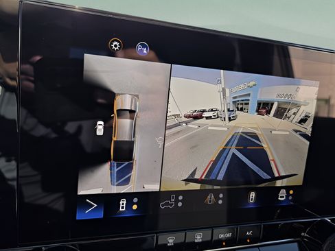 Certified 2023 Chevrolet Colorado Trail Boss w/ Technology Package AWD/4WD image 19