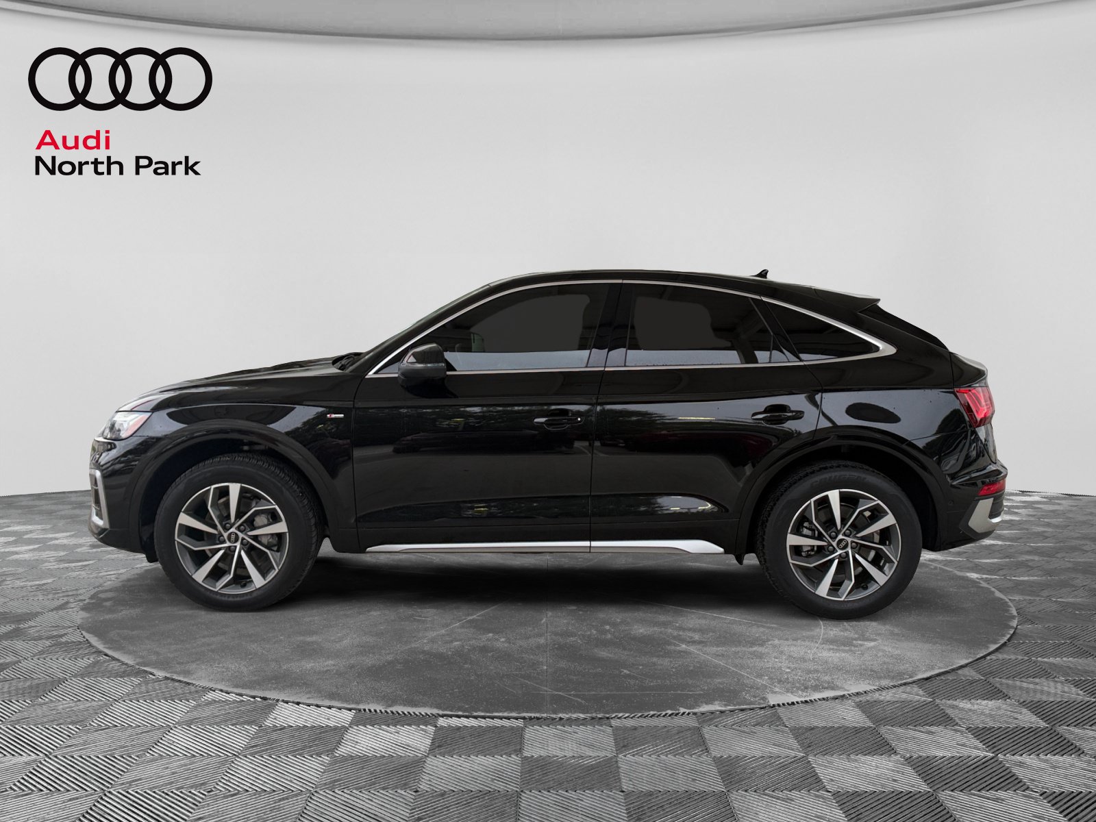 Used 2023 Audi Q5 2.0T Prestige w/ Prestige Package AWD/4WD image 2