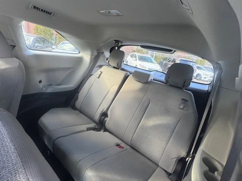 Used 2024 Toyota Sienna LE image 11