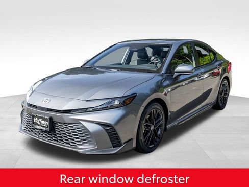 Used 2025 Toyota Camry SE FWD image 13