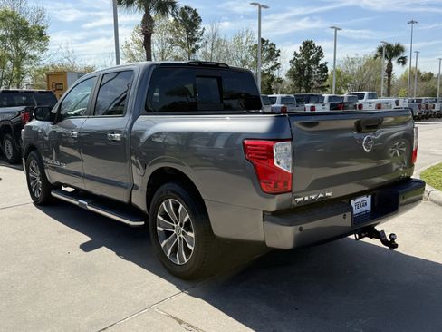 Used 2018 Nissan Titan SL image 7