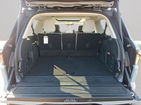 New 2025 Lincoln Navigator L Reserve image 8