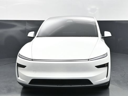 Used 2026 Tesla Model Y AWD image 8