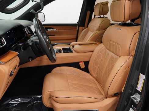 Used 2022 Jeep Grand Wagoneer Series III image 16