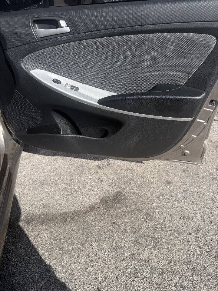 Used 2014 Hyundai Accent GS FWD image 4