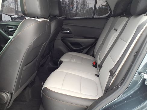 Used 2022 Chevrolet Trax LT w/ Premium Seat Package image 9