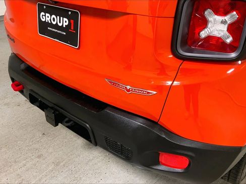 Used 2016 Jeep Renegade Trailhawk w/ Premium Trailhawk Package AWD/4WD image 28