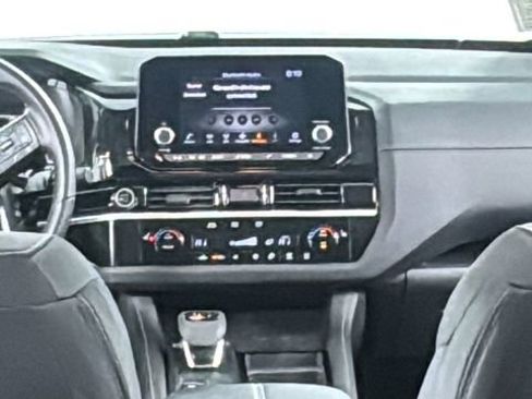 Used 2024 Nissan Pathfinder SV w/ SV Premium Package image 18