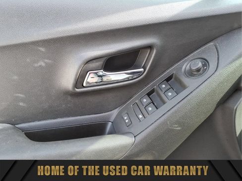 Used 2020 Chevrolet Trax LT w/ Sun & Sound Package FWD image 13