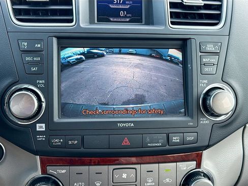 Used 2012 Toyota Highlander Limited w/ Tow Pkg AWD/4WD image 32