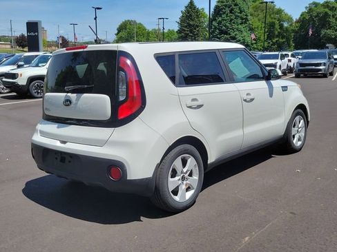 Used 2018 Kia Soul FWD image 3