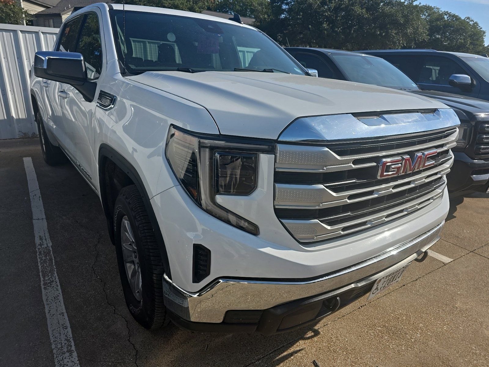 Used 2023 GMC Sierra 1500 SLE AWD/4WD image 2