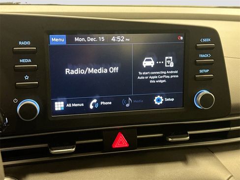 Used 2022 Hyundai Elantra SEL image 15