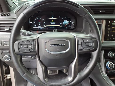 Used 2023 GMC Yukon XL Denali Ultimate image 17