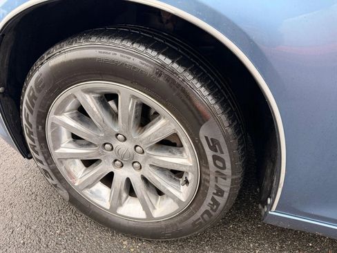 Used 2011 Chrysler 300 Limited image 3