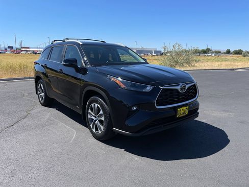 New 2026 Toyota Highlander XLE AWD/4WD image 1