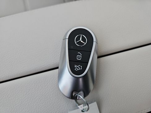 New 2026 Mercedes-Benz GLC 300 image 36