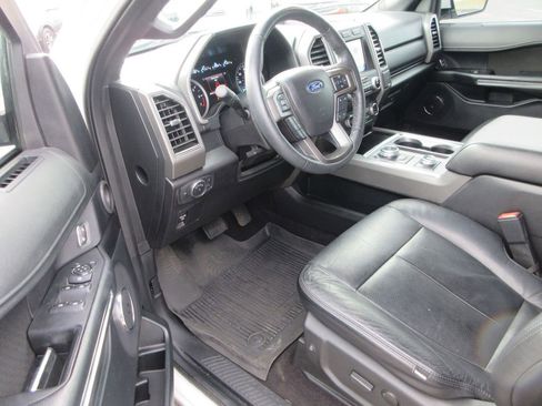 Used 2020 Ford Expedition XLT image 14