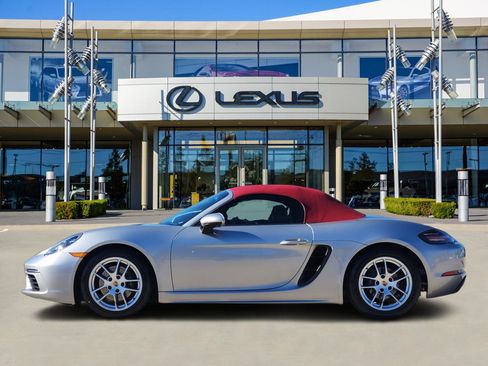 Used 2024 Porsche 718 Boxster image 3