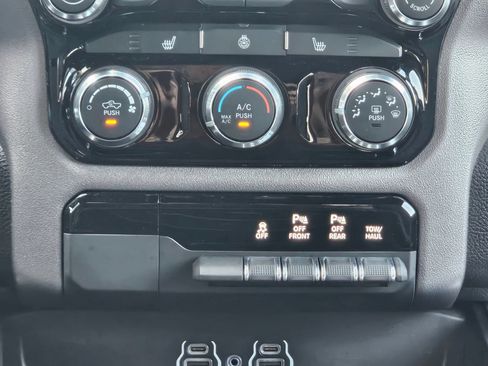 Used 2025 RAM 1500 Big Horn AWD/4WD image 13