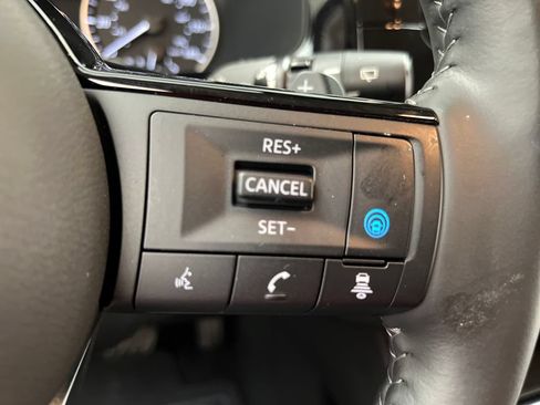 Used 2025 Nissan Pathfinder SL AWD/4WD image 51