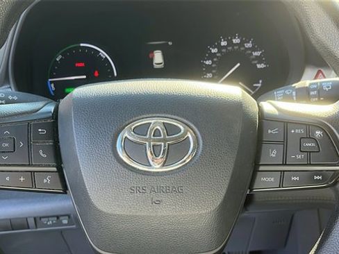 Certified 2023 Toyota Sienna LE image 11