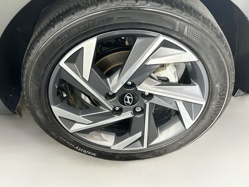 Used 2025 Hyundai Elantra Sport FWD image 11