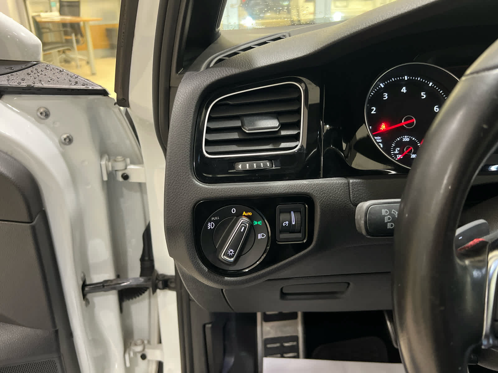 Used 2018 Volkswagen GTI SE FWD image 22