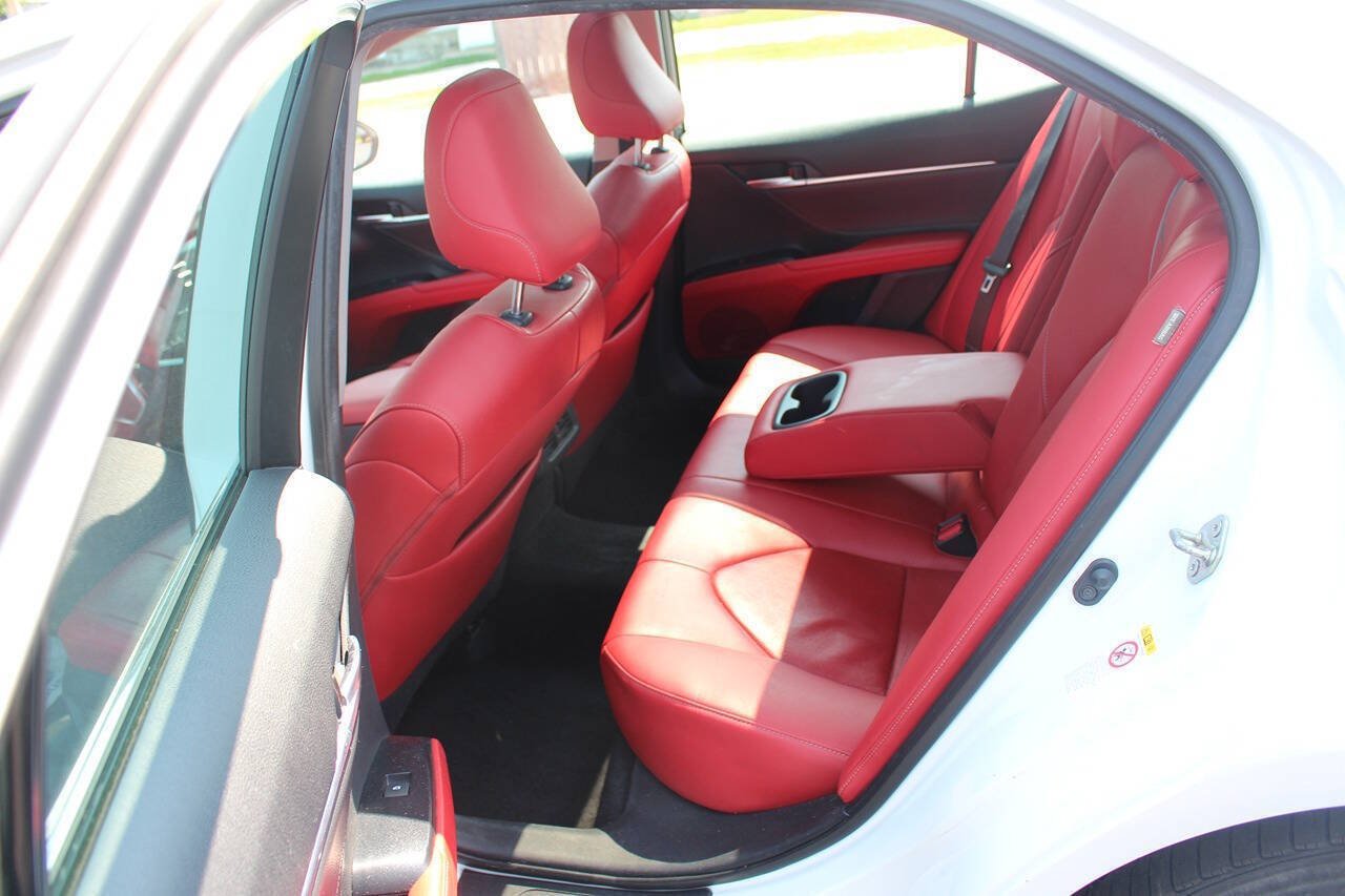 Used 2018 Toyota Camry XSE w/ Driver Assist Package FWD image 5
