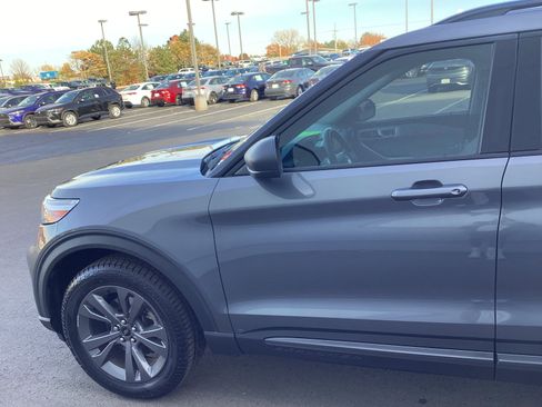 Used 2021 Ford Explorer XLT w/ Equipment Group 202A image 5