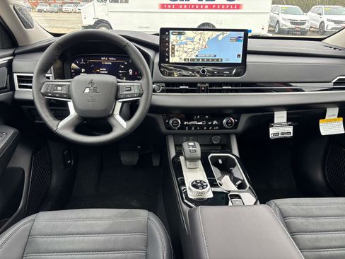 New 2026 Mitsubishi Outlander SE image 7