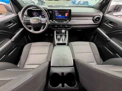 Used 2024 Chevrolet Colorado W/T w/ WT Convenience Package II RWD image 2