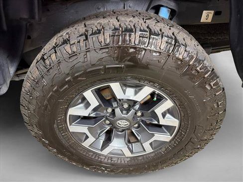 Used 2021 Toyota Tacoma TRD Off-Road w/ Technology Package AWD/4WD image 19