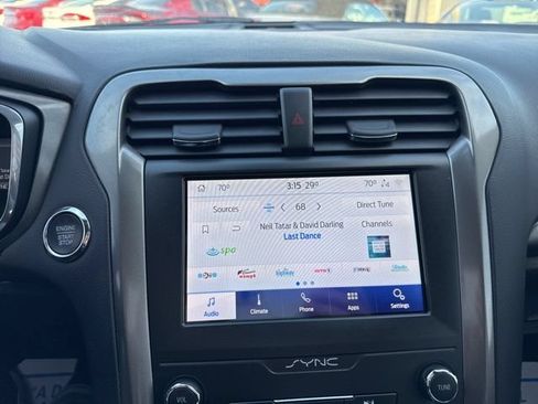 Used 2020 Ford Fusion SE AWD/4WD image 22