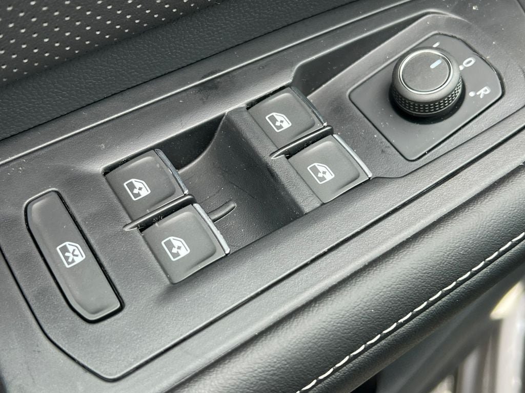 New 2025 Volkswagen Atlas Cross Sport SE AWD/4WD image 16