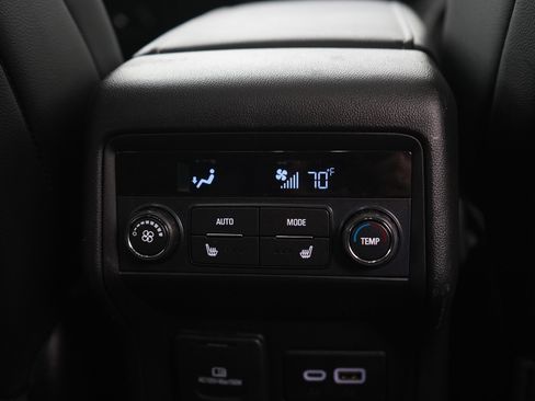 Used 2023 GMC Acadia SLT w/ Preferred Package AWD/4WD image 17