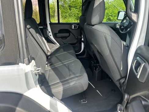 Used 2024 Jeep Wrangler Unlimited Sport AWD/4WD image 14