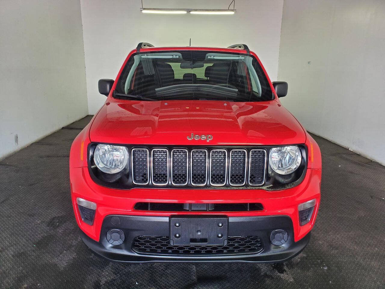 Used 2019 Jeep Renegade Sport w/ Sport Appearance Group AWD/4WD image 2