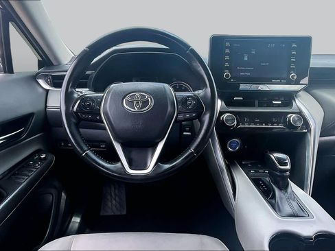 Used 2021 Toyota Venza LE AWD/4WD image 6