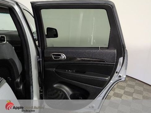 Used 2013 Jeep Grand Cherokee Laredo image 25