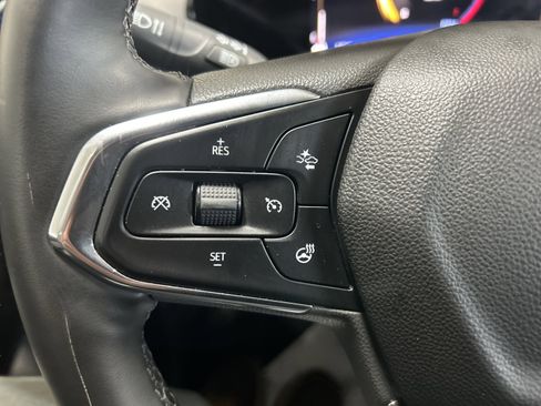 Used 2025 Chevrolet Trax LT w/ LT Convenience Package image 16